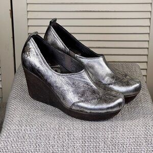 OTBT Washougal Metallic Silver Leather Wedge Clogs Slip On Women's Shoes Size 6M